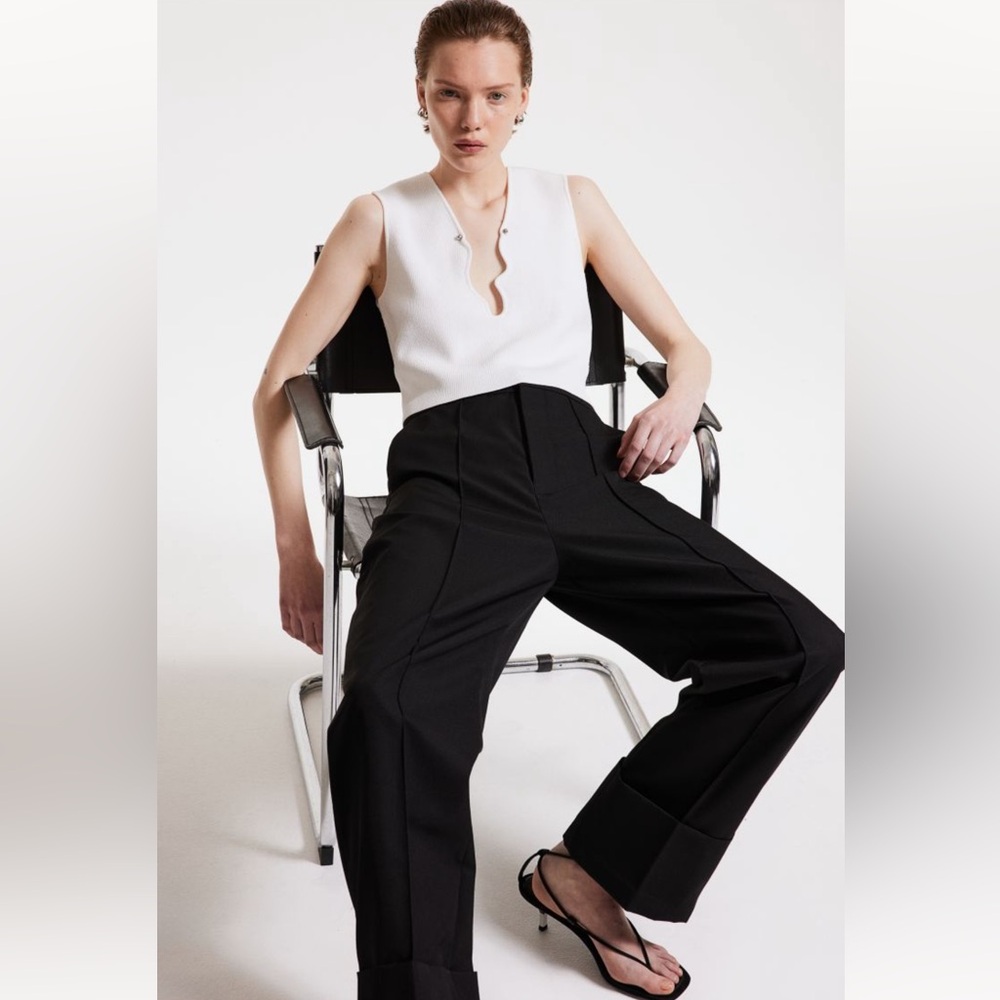 H&M sleevless top with assymetric hemline